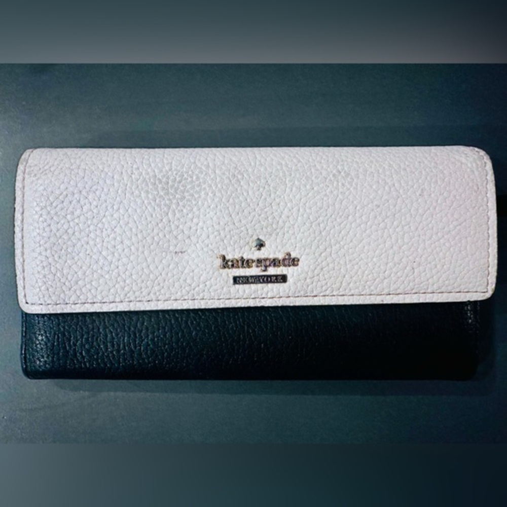 Kate Spade Colorblocked Pebbled Leather Accordion Wallet – Light Pink and Black